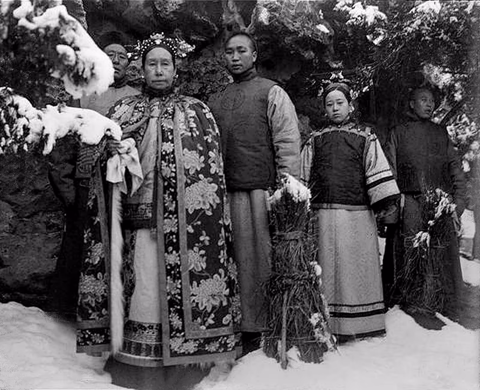  1903年，慈禧太后在颐和园赏雪景