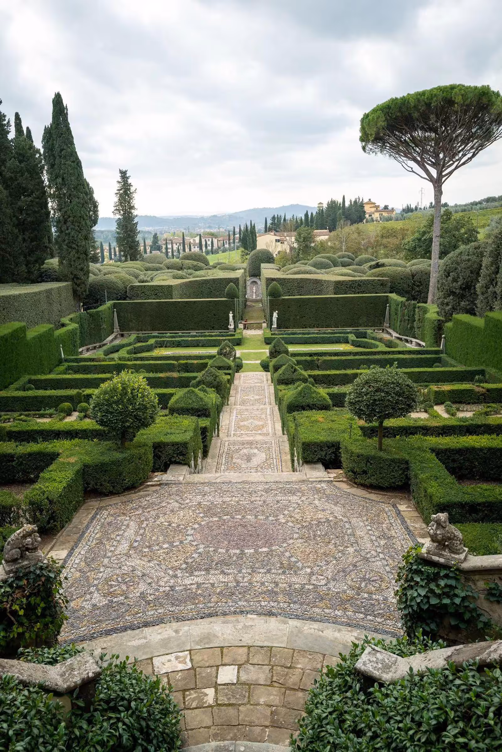 Caption: Villa I’Tatti gardens, May 2023, Photograph: Lü Peng  